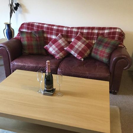 2 Bed City Apartment With Parking Glasgow Exterior photo
