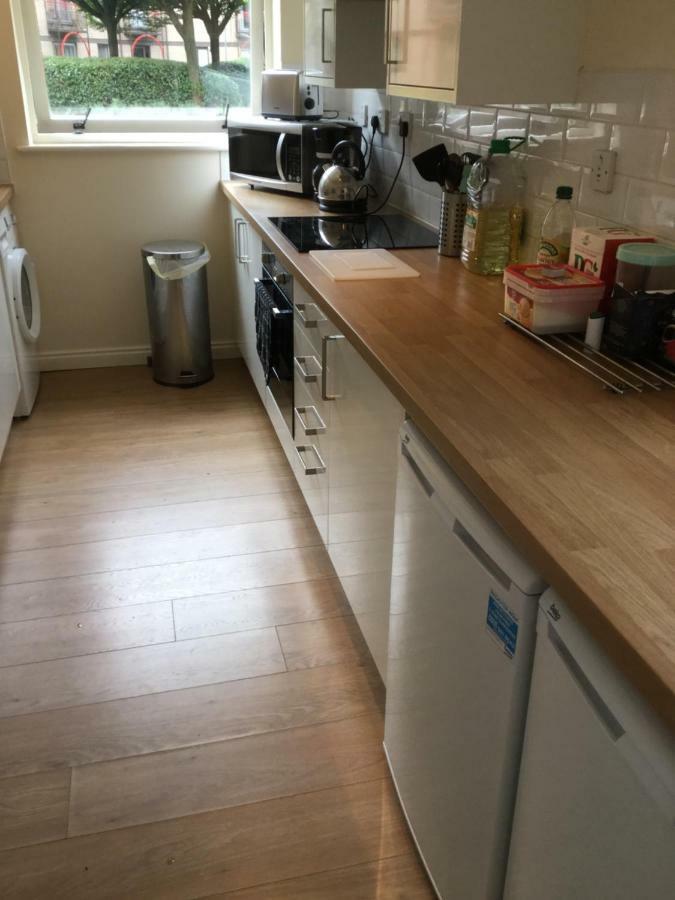 2 Bed City Apartment With Parking Glasgow Exterior photo